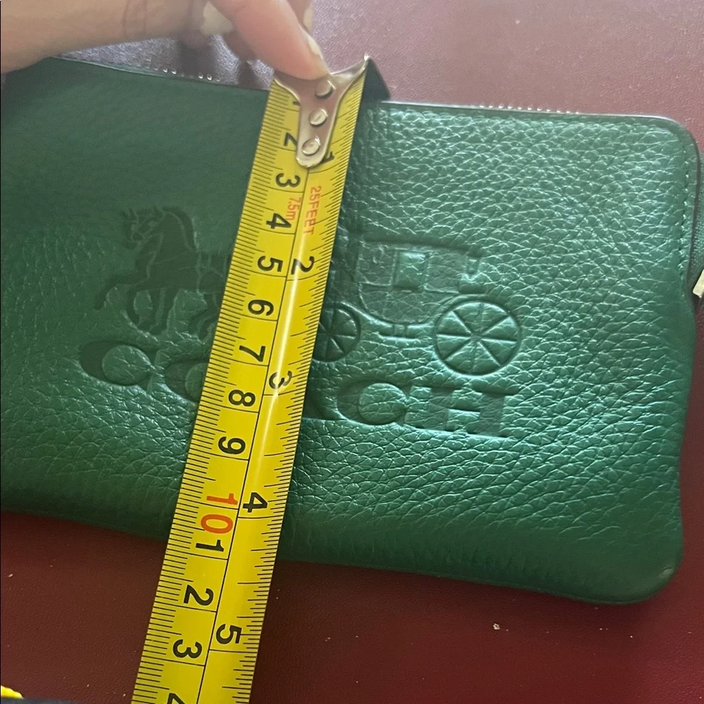 Coach Forest Green Wristlet 100% Real Leather And Authentic - Picture 8 of 9